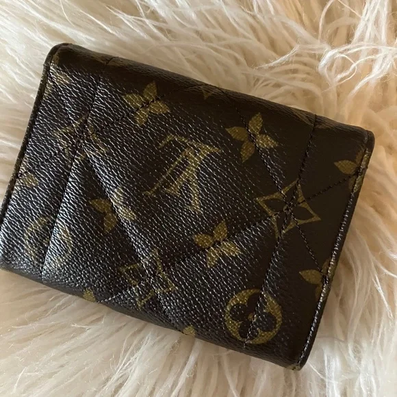 Louis Vuitton Etoile Small Wallet - Picture 6 of 6